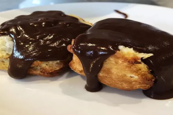 Art Southern Style Chocolate Gravy